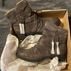 Women’s 
Born Boots Size 7.5
Brand New in Box
Never Been Worn.
GENUINE LEATHER